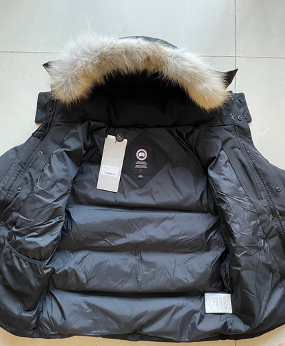 Whyndham parka red badge