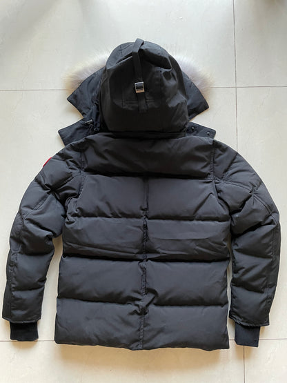 Whyndham parka red badge